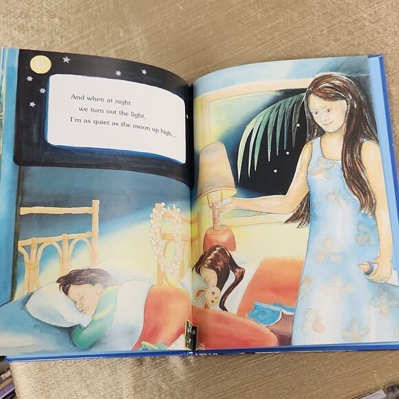 Happy as a Dolphin A Child's Celebration of Hawaii Gill McBarnet Book 2009 - Picture 7 of 7